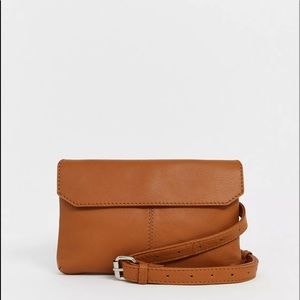 LEATHER FLAT FANNY PACK